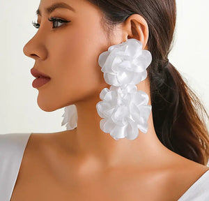 Ms. Pure Flower Earrings